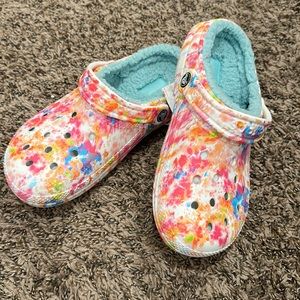 Classic Tie Dye Fuzzy Croc